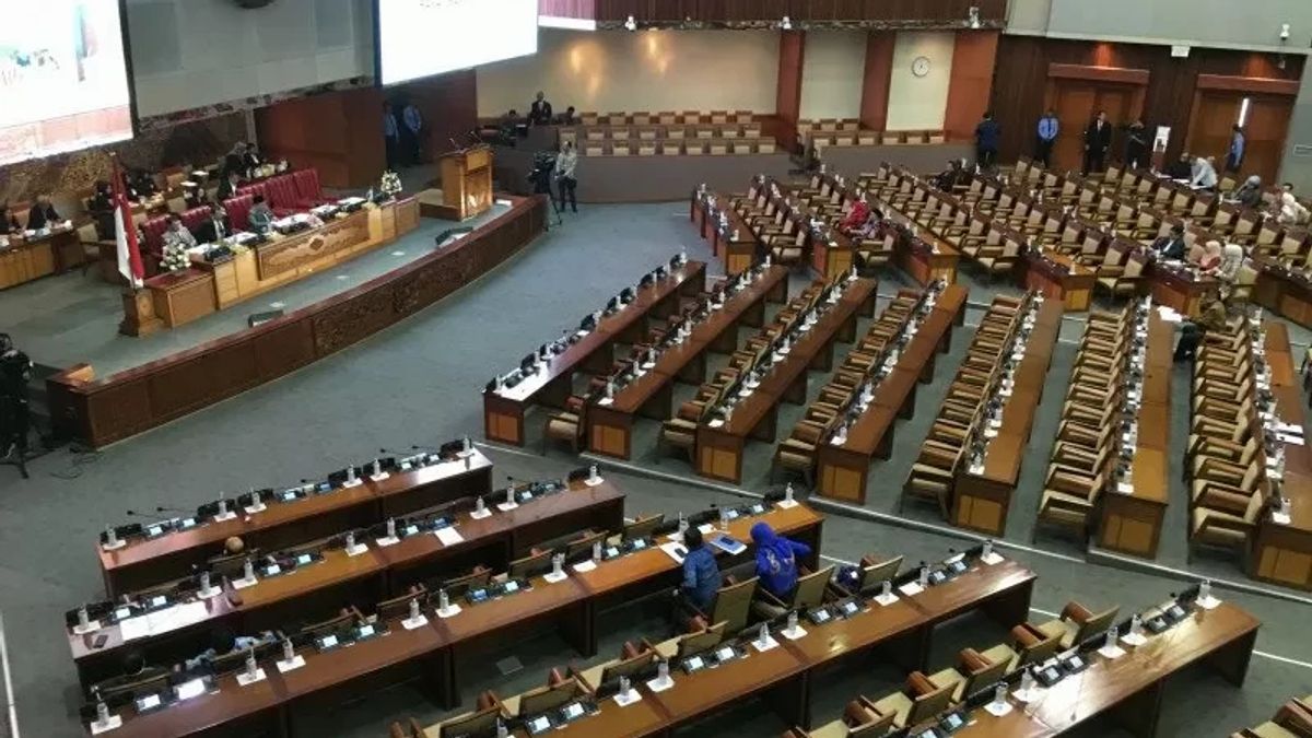 Plenary Opening Of Session Period After Reses Attended By 23 Members, Speech Of The Speaker Of The House Of Representatives READ By Rachmat Gobel