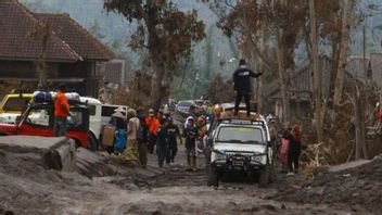 Banyak yang Foto-foto di Lokasi Bencana Semeru, Bupati Lumajang: Ini Bukan Tontonan, Bukan Tempat Wisata