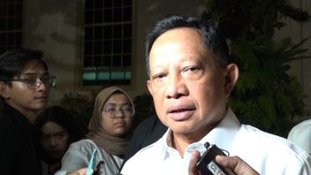 Tito rapporte à Prabowo que 56 étudiants papous n'ont pas reçu 37 milliards de roupies de bourses d'études.