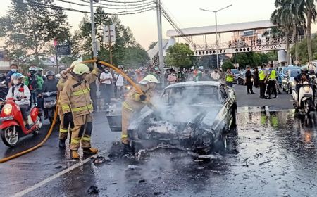 Ford Mustang Hangus Terbakar di Pondok Indah, Petugas: Diduga karena Korsleting, Kerugian Rp2 Miliar