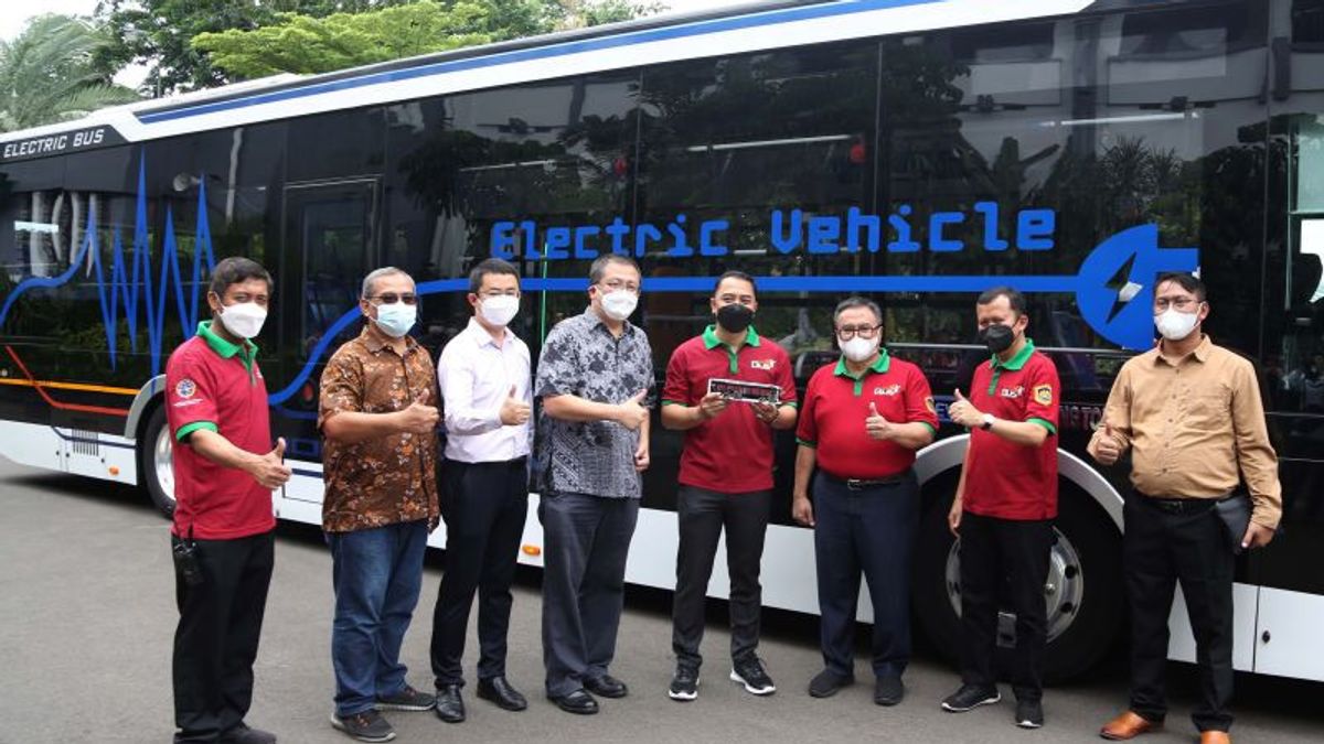 Kemenhub-Surabaya City Government Launches Trans Semanggi Suroboyo Bus Friends