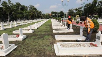 مقبرة سورابايا بناهي للأبطال قبل الذكرى السنوية 10 نوفمبر