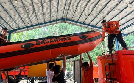 SAR Susur Sungai Cari Pria Hilang usai Perbaiki Perahu di Rawa Luwu Timur Sulsel