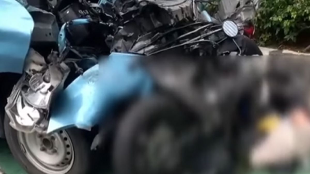 Taksi Bluebird Tabrak Pemotor Wanita di Benhil, Warga Duga Sopir Salah Injak Pedal Rem