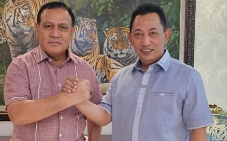 Firli Pamer Foto Jabat Tangan dengan Kapolri di Tengah Polemik Pemberhentian Brigjen Endar Priantoro