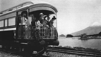 Peringatan 150 Tahun Layanan Kereta Api Jepang: Ada Ziarah ke Makam Insinyur Inggris hingga Model Kereta Emas Seharga Rp 1,5 Miliar  
