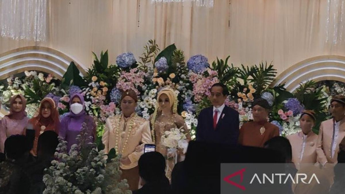 Jokowi And Iriana Attend The Wedding Of Their Spiritual Teacher's Son In Sukoharjo