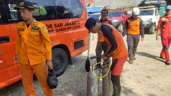 Bocah 11 Tahun yang Hilang di Kali Ciliwung Ditemukan Sudah Tewas di Kolong Jembatan