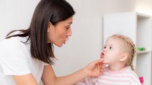 Jangan Dimarahi Kalau Bayi dan Balita Suka Menggigit, Begini 5 Caranya Mengatasi