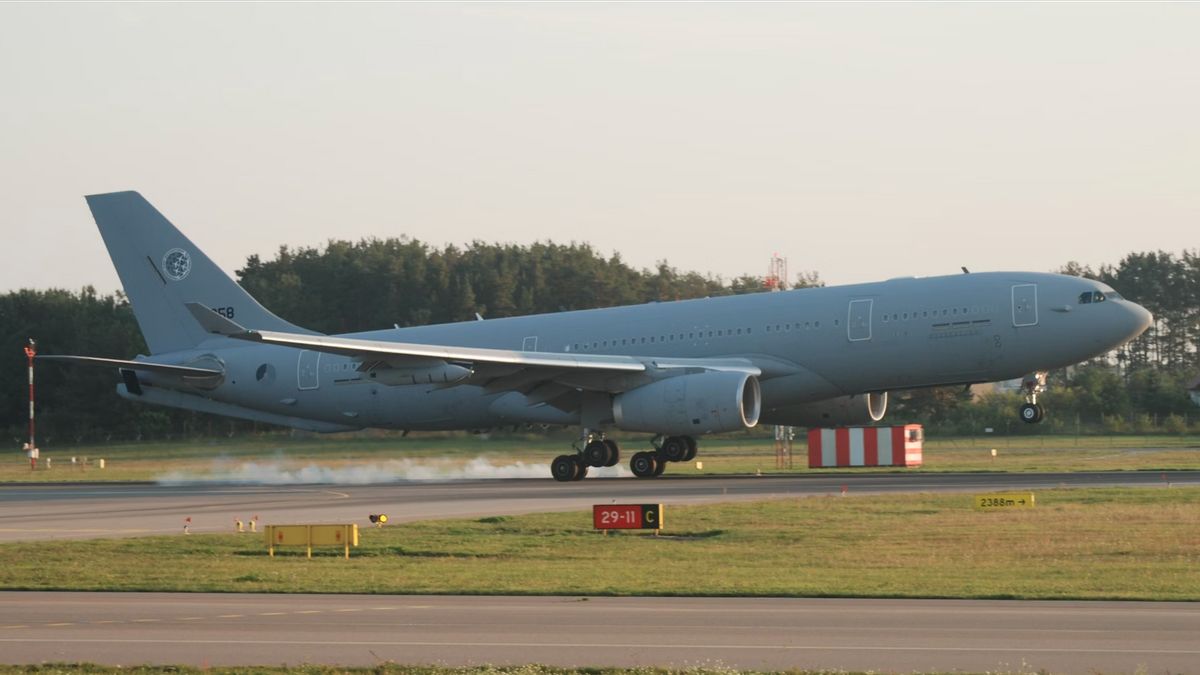 The Plane Transporting Polish Citizens From Lebanon Lands In Warsaw