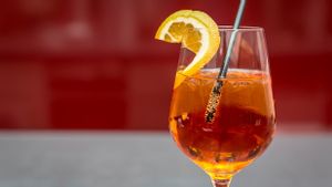 Meski Terlihat Menyegarkan, 3 Minuman Ini Ternyata Bisa Picu Dehidrasi