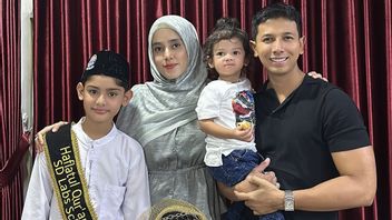 The Story Of Sonny Septian Who Must Care For Fairuz Arafiq And His Daughter During The Eid Moment