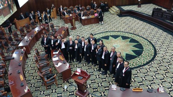 The Familiar Moment Of Ganjar-Mahfud And The Prabowo Defending Team Before The Constitutional Court Session