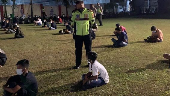 Polres Blitar Bubarkan Atraksi Balap Liar di Bendungan Jegu, 90 Kendaraan dan 100 Pemuda Ikut Diamankan