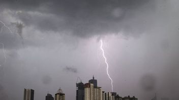 Mayoritas Wilayah Jakarta Berpotensi Hujan Petir Hari Ini