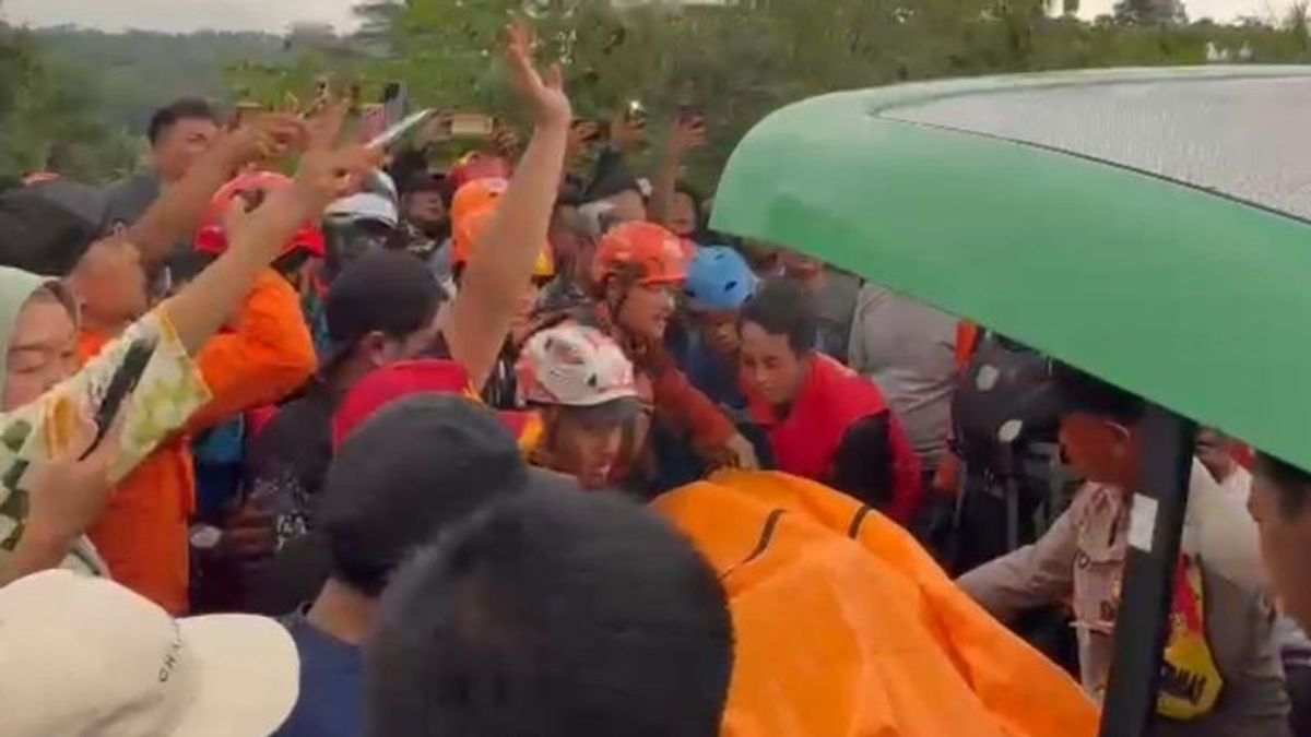 5小时后被搜救队发现，Arya青少年在Cileungsi河溺水后死亡