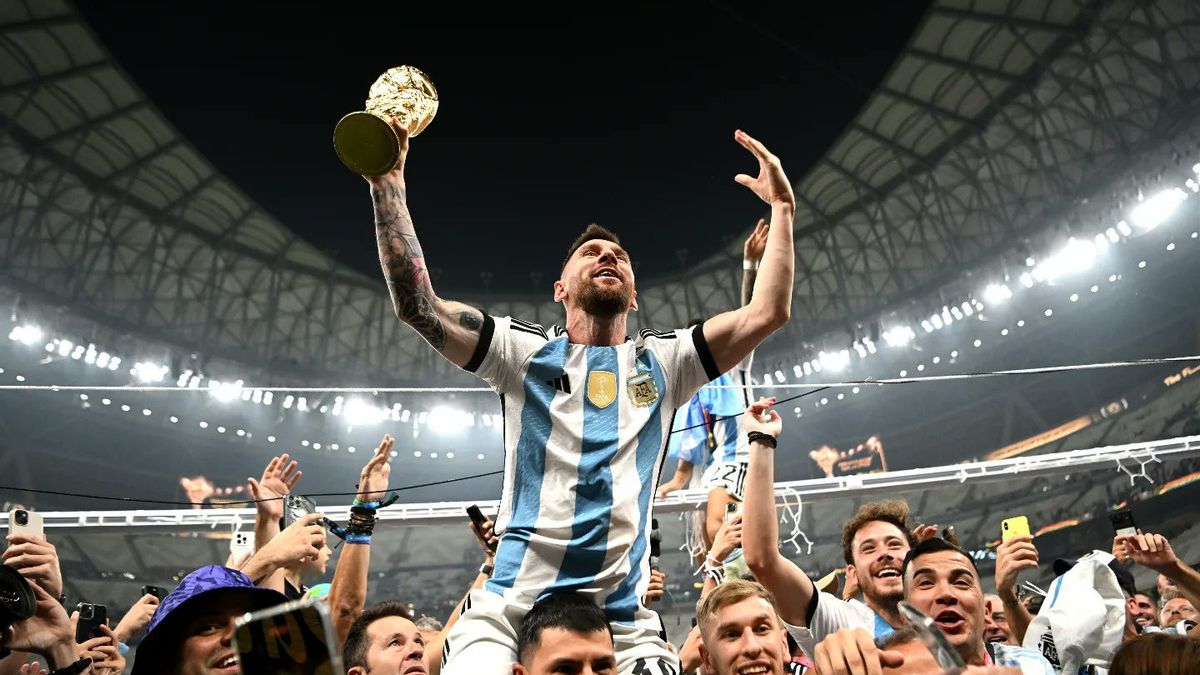 阿根廷在卡塔尔的成功是布宜诺斯艾利斯纹身艺术家的祝福，梅西的形象和最受欢迎的世界杯奖杯