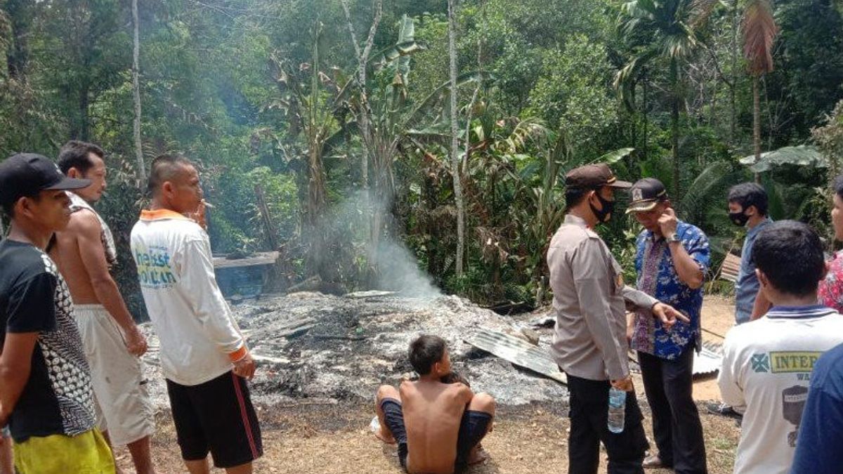 الآباء والبستنة، والأطفال المشلولة في Gunungsitoli قتل من قبل حرق البيت
