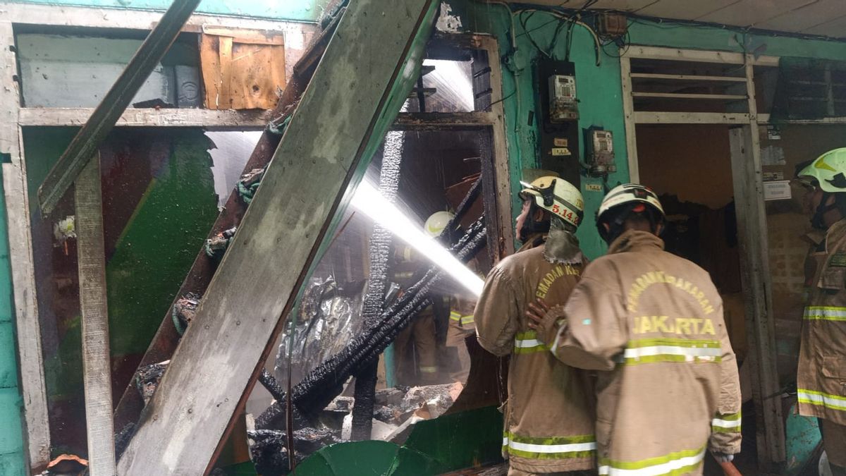 Kos-kosan dan Rumah Makan Terbakar, Satu Orang Terluka Akibat Terjebak di Dalam Kamar
