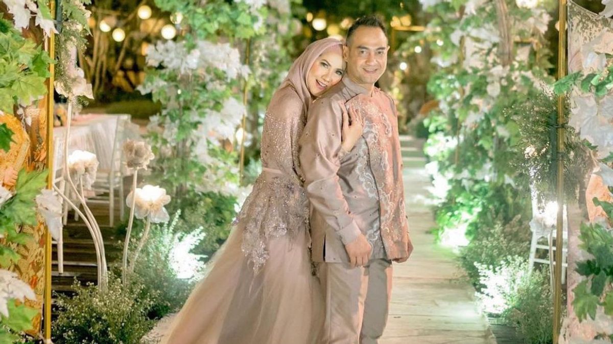 There's Drama Ahead Of Venna Melinda And Ferry Irawan's Wedding, Elma Theana Resigns From WO?