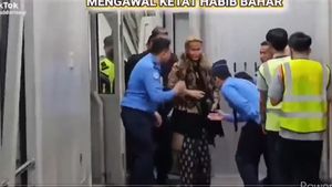 Gun Romli Bagikan Video Bahar Smith Disambut Petugas Angkasa Pura, Ada yang Menunduk Cium Tangan