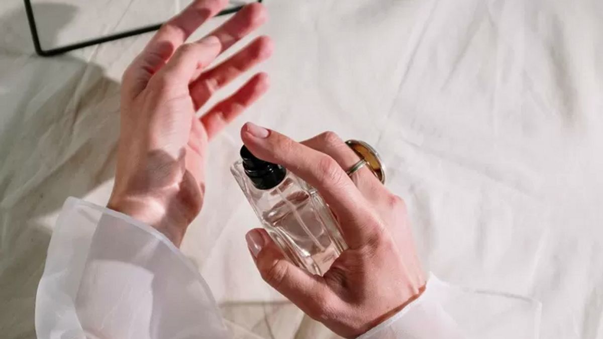 Ne puisez pas vous la pulvériser, découvrez 5 conseils pour utiliser des parfums pour le faire mollir tous les jours