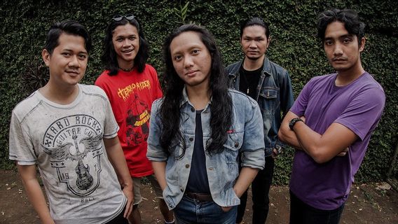 Termina Semburkan Energi Rock 80-an Lewat Lagu Tunggal <i>Manusia Biasa</i>