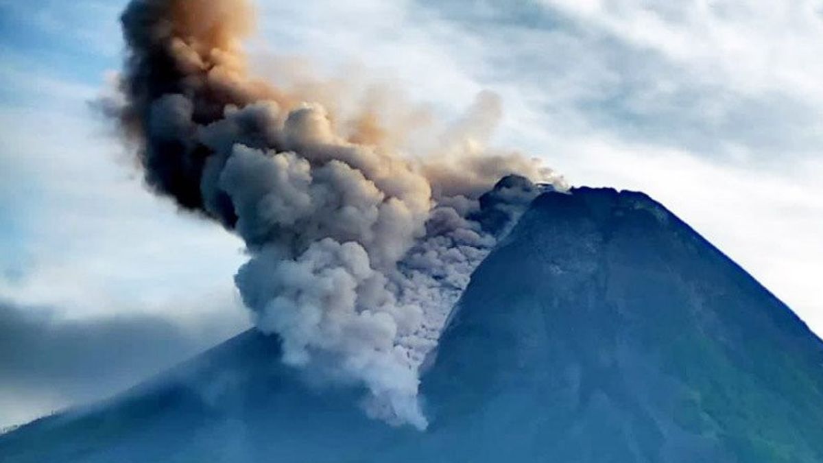 Mont Merapi Giclers Volcan-Pyroclastique Flow, Tremblements De Terre Avalanche S’est Produite 50 Fois