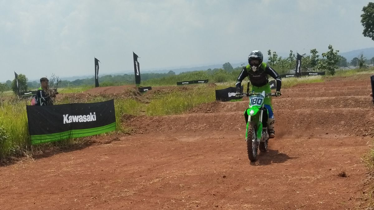Want To Try Motocross Sensation? These Are Interesting Tips From The Kawasaki Motocross Racers For Beginners