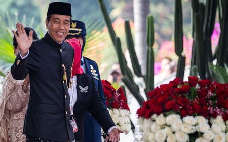 Pimpin Indonesia 10 Tahun, Jokowi Pamer Hampir Seluruh Wilayah Sudah Dialiri Listrik