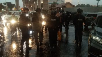 Des Terroristes Présumés Attaquent La Police Au Quartier Général De La Police, Des Témoins Entendent De Multiples Coups De Feu
