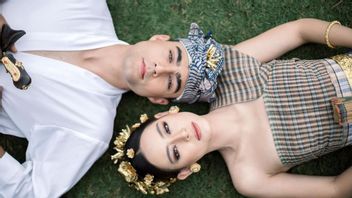 Congratulations, Laura Theux And Indra Brotolaras Officially Married To Balinese Indigenous People