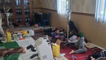 28人のCianjurの小学校生徒がMBG中毒、11人が病院に搬送される