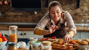 Tanpa Disadari Mikroplastik Masuk ke Tubuh, Begini Cara Mudah Menguranginya dari Rumah