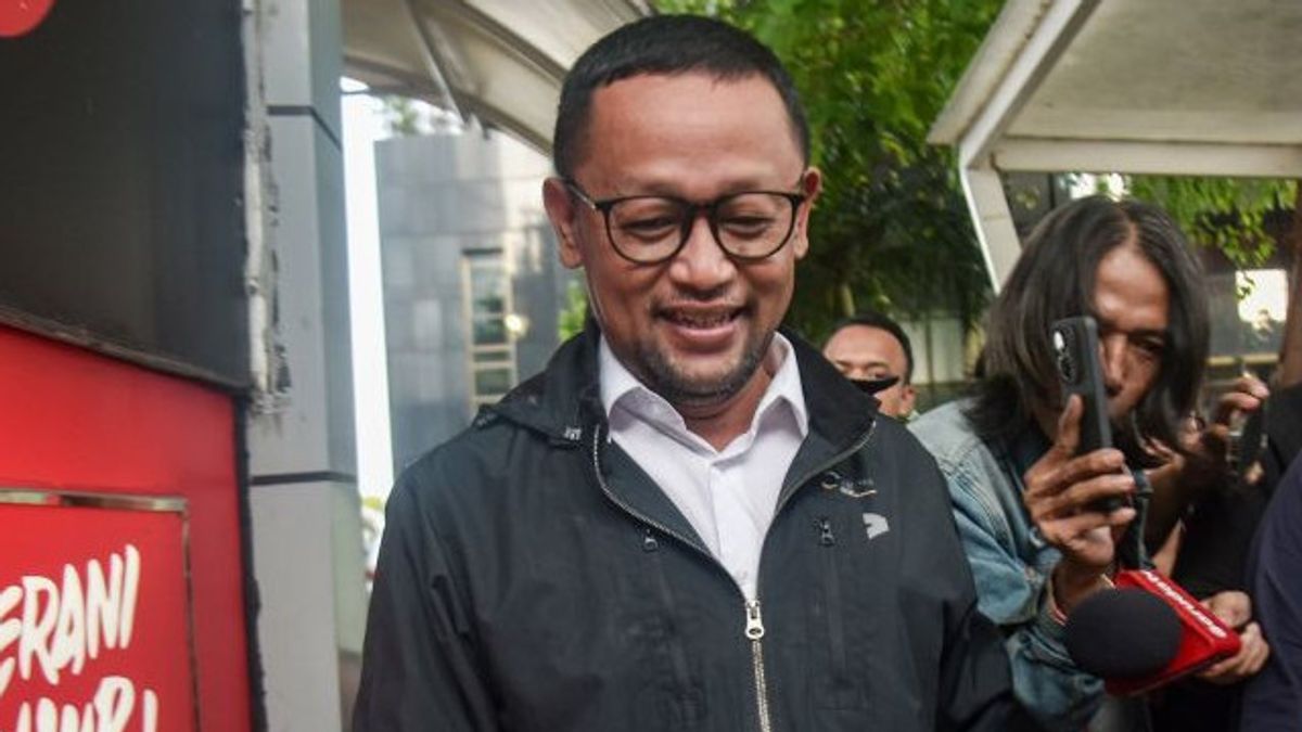 前Stafsus Yaqut Cholil Qoumas在KPK的呼吁中被指控为Hajj配额腐败案件的嫌疑人