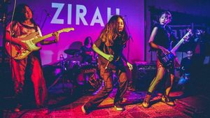 <i>Siapa Kami</i>, Pagelaran Teatrikal dari Album Mini Perdana Zirah