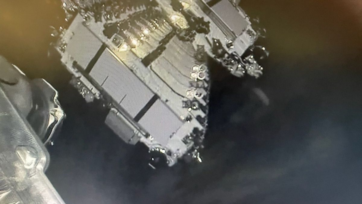 SpaceXのスターリンク衛星が太陽嵐に襲われた