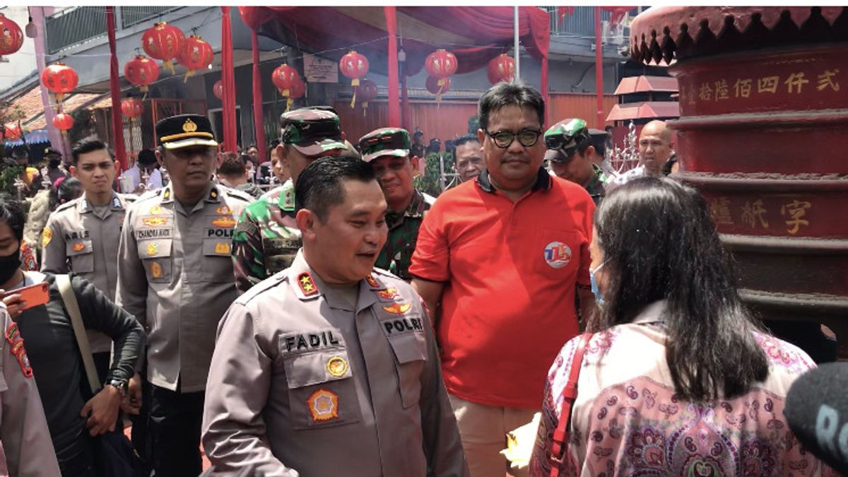 Boen Tek Bio Tangerangを訪問し、ファディル警察署長は未婚の居住者が一致することができるように祈っています