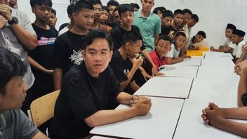 Gibran Malam-malam Kunjungi Sekolah Rakyat: Saya Waktu Seumuran Mereka Pasti Kangen Rumah dan Orang Tua