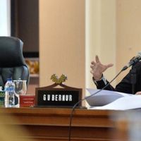Gubernur Riau dan Istri Positif COVID-19