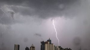 Cuaca Jakarta Minggu 2 November: Hujan di Semua Wilayah, Waspadai Petir