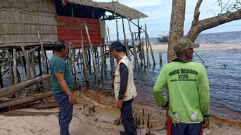洪水で破壊された東コタワリンギンの6つの漁師の家
