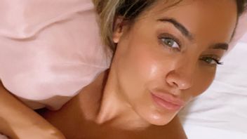 Napoli Fan Who Is Also A Model For Paola Saulino's Adult Website Admits That He Earns More Than Serie A Players