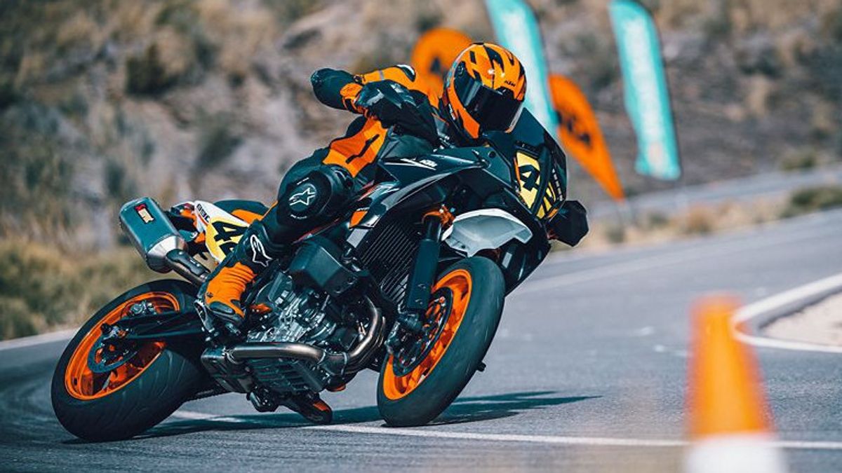 Latest Motorcycle KTM Theme Of Supermoto And Touring, 890 SMT