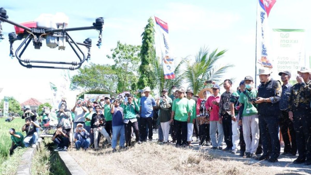 Pemkab Lamongan Gunakan Drone untuk Kendalikan Serangan Ham dan Penyakit Tanaman