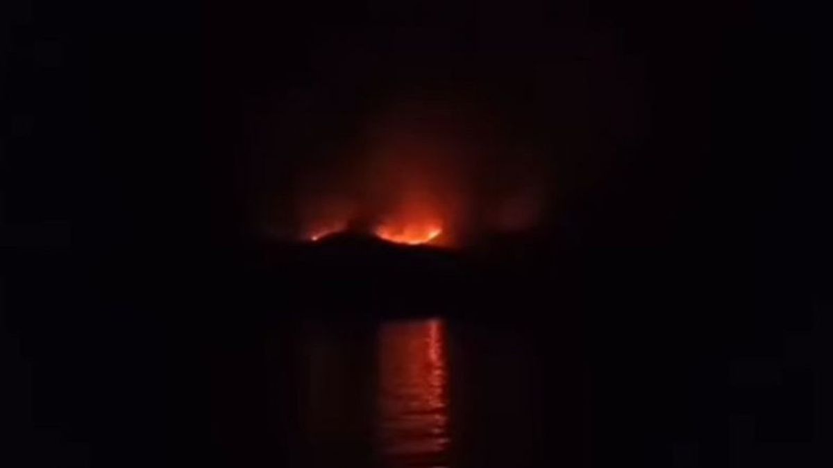 39 رينجرز المنتشرة، حريق في جزيرة رينكا كومودو منطقة الحديقة الوطنية اخمدت بنجاح