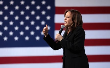 Ada Bunyi Aneh, Pesawat Wakil Presiden AS Kamala Harris Mendarat Darurat