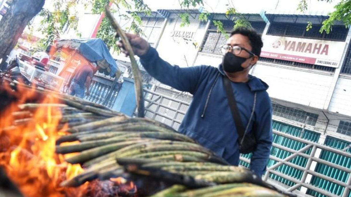 Makanan Khas Mandailing Natal dari Batang Rotan Ini Laris Manis ketika Ramadhan