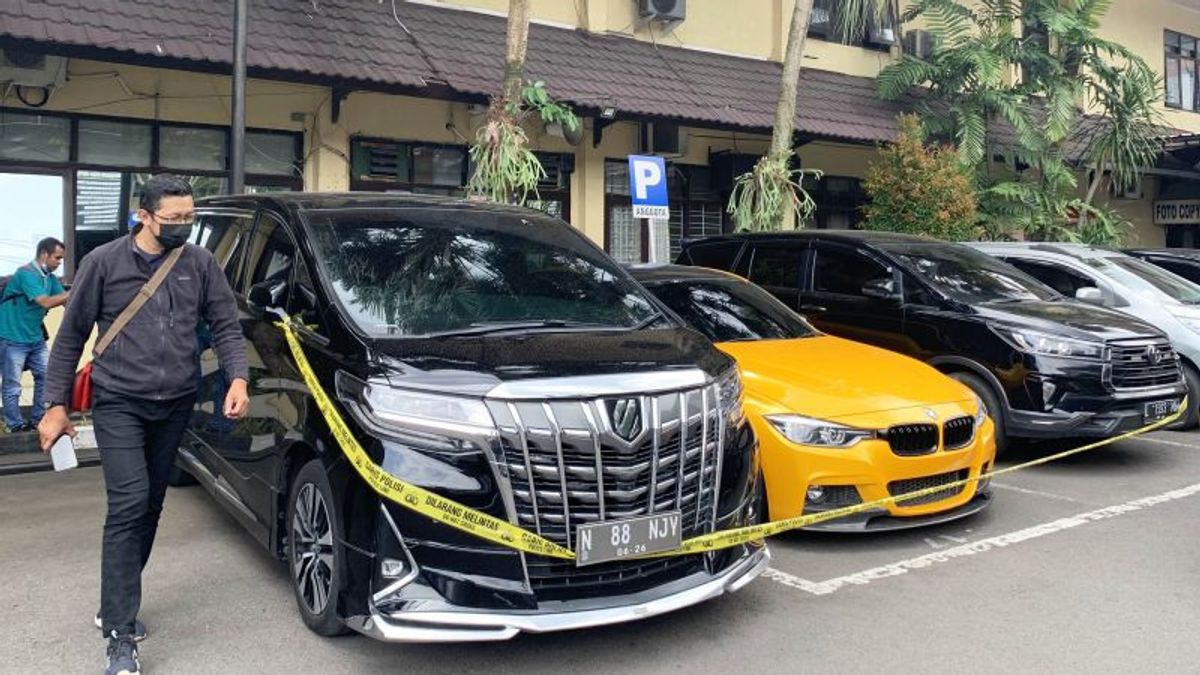 Police Search Car Assets And Luxury Tangah Crazy Rich Wahyu Kenzo