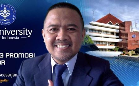 Mantan Satpam IPB Raih Gelar Doktor dengan Disertasi Desa Digital